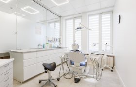 Balta lapė, odontologijos namai, Molėtų filialas - odontologijos klinika Molėtai